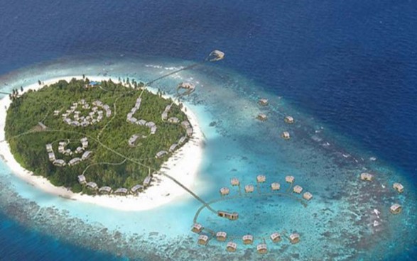 http://kientrucvn.files.wordpress.com/2009/10/maldives-4-island-resort-587x368.jpg?w=587&h=368